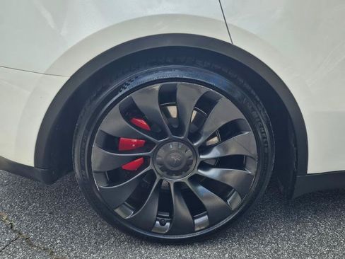 Used 2023 Tesla Model Y Performance AWD/4WD image 16