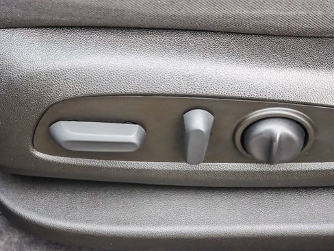 Used 2022 Chevrolet Traverse LT image 49