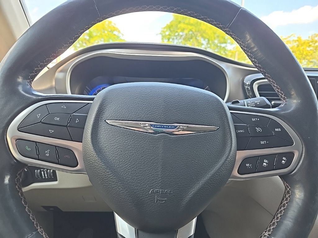 Used 2020 Chrysler Pacifica Touring-L Plus FWD image 12