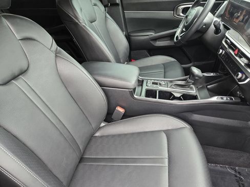 Used 2025 Kia Sorento S FWD image 19