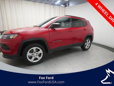 Used 2024 Jeep Compass Latitude AWD/4WD image 1