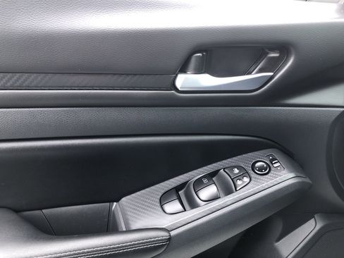 Used 2025 Nissan Altima 2.5 SV image 11