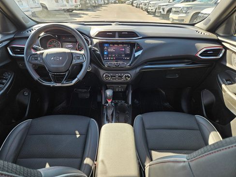 Used 2023 Chevrolet TrailBlazer RS w/ Sun and Liftgate Package FWD image 29