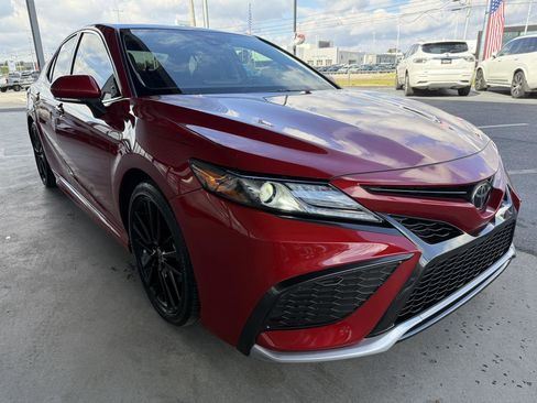 Used 2022 Toyota Camry XSE image 3