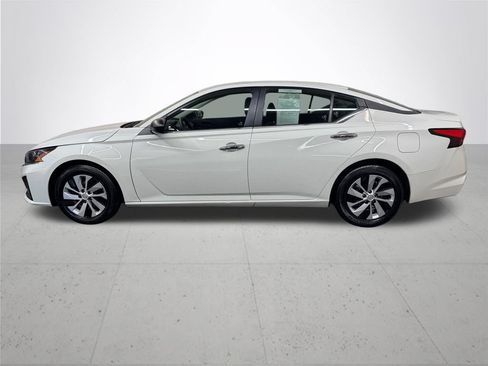 Used 2024 Nissan Altima 2.5 S FWD image 3