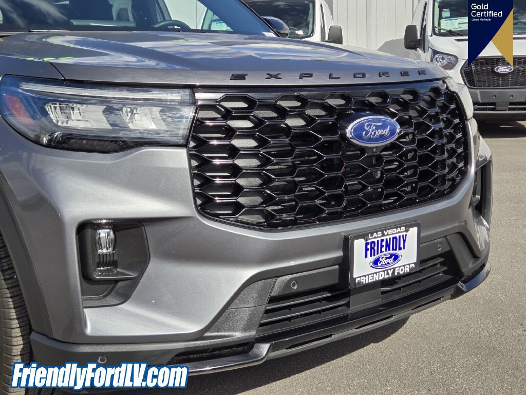 Certified 2025 Ford Explorer ST-Line w/ Premium Package RWD image 9