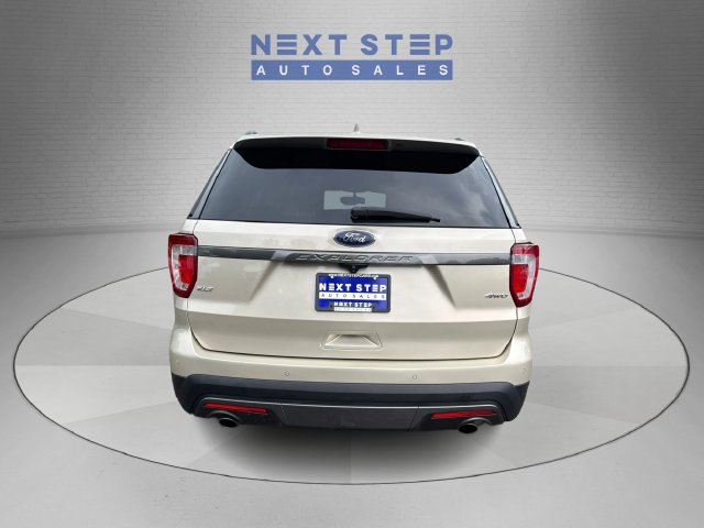 Used 2017 Ford Explorer XLT w/ Equipment Group 202A AWD/4WD image 7