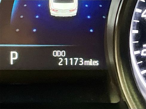 Used 2023 Toyota Camry SE image 12