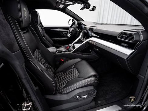 Used 2019 Lamborghini Urus AWD/4WD image 41