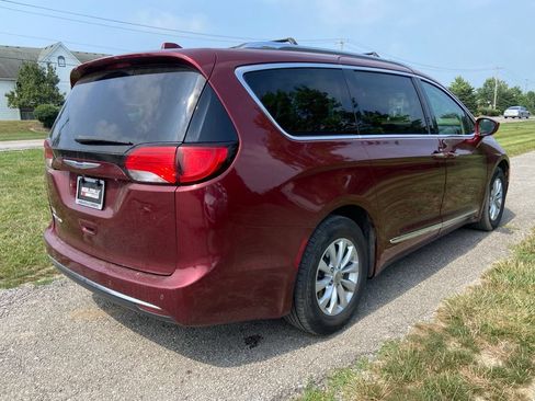 Used 2019 Chrysler Pacifica Touring-L FWD image 5