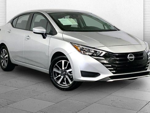 Used 2025 Nissan Versa SV FWD image 1