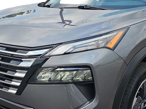 Used 2025 Nissan Rogue SV FWD image 30