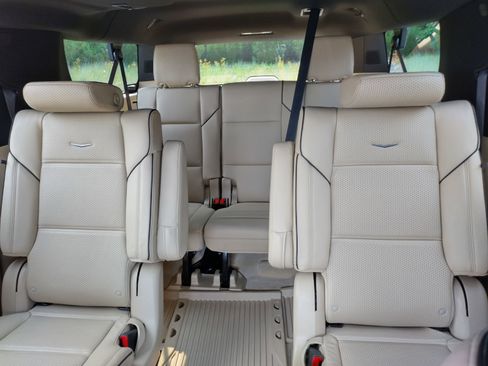 Certified 2024 Cadillac Escalade ESV Premium Luxury image 22