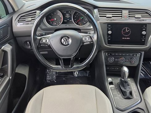 Used 2018 Volkswagen Tiguan SE FWD image 12