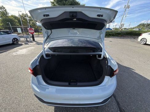 Used 2025 Volkswagen Jetta SE FWD image 27