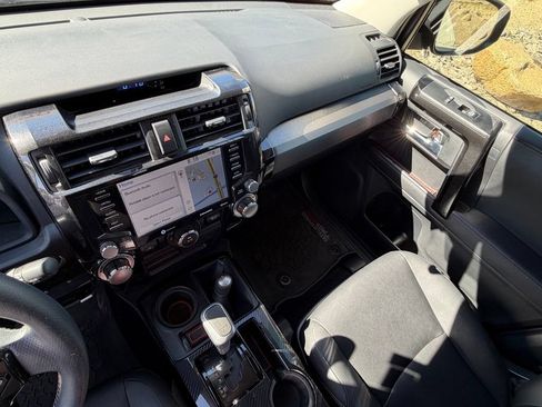 Used 2020 Toyota 4Runner TRD Off-Road Premium AWD/4WD image 18