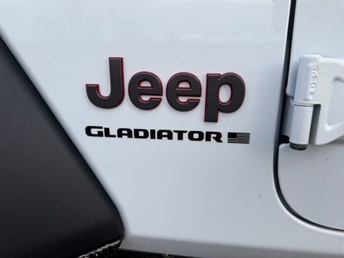 Used 2023 Jeep Gladiator Rubicon w/ Cold Weather Group image 13