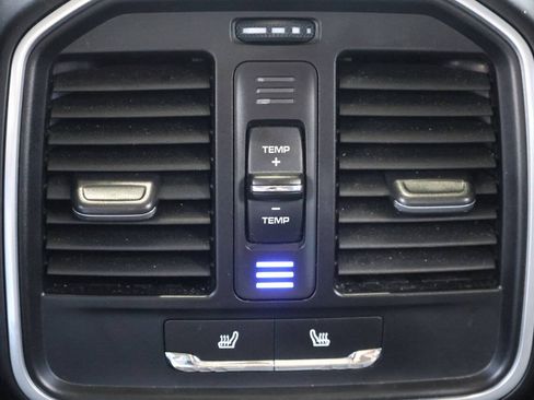 Used 2018 Porsche Macan AWD/4WD image 22