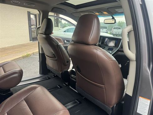 Used 2017 Toyota Sienna Limited AWD/4WD image 15