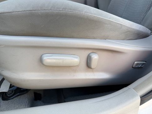 Used 2010 Toyota Camry LE FWD image 12