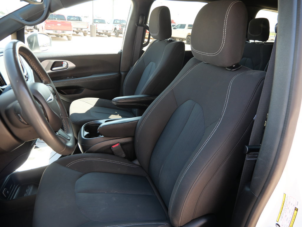 Used 2023 Chrysler Pacifica Touring FWD image 18