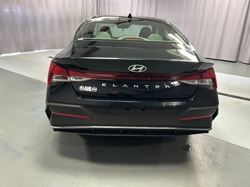 Used 2026 Hyundai Elantra SE FWD image 6