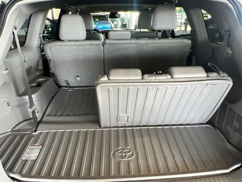 Used 2017 Toyota Highlander Limited AWD/4WD image 24
