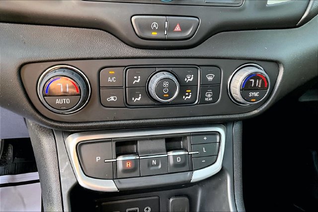 Used 2024 GMC Terrain SLE w/ Driver Convenience Package FWD image 32