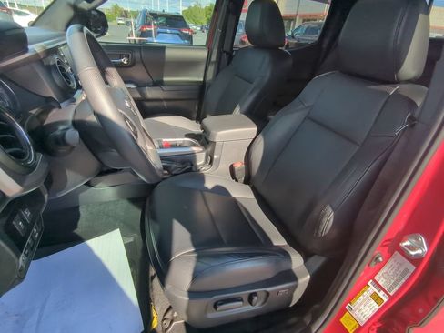 Used 2022 Toyota Tacoma Limited AWD/4WD image 11