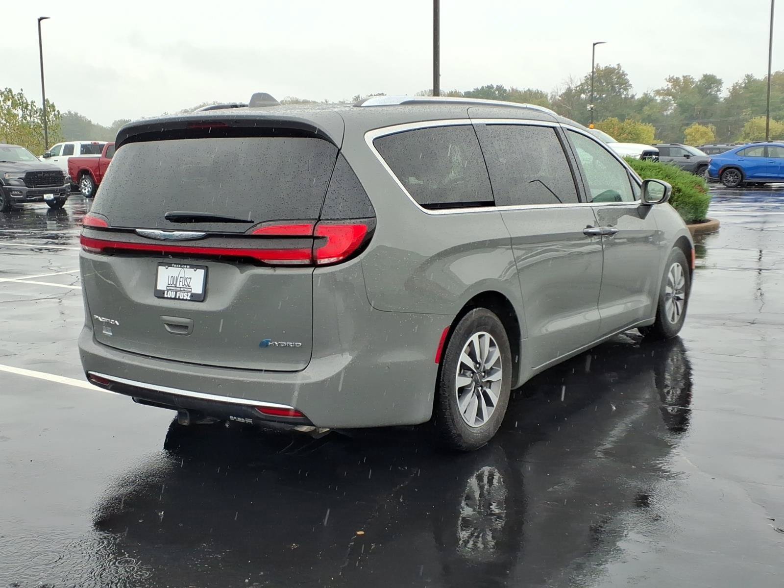 Used 2021 Chrysler Pacifica Touring-L FWD image 24