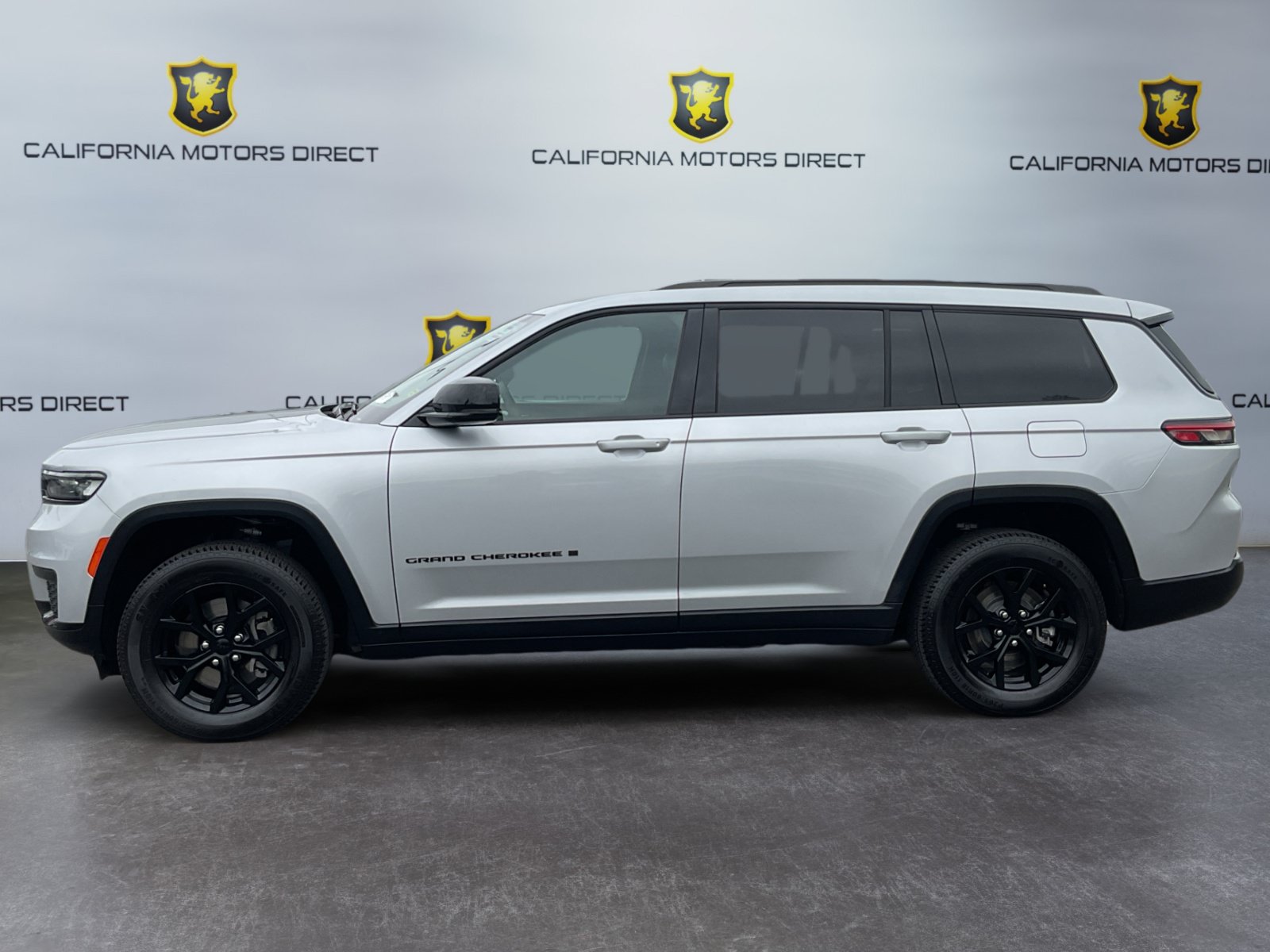 Used 2024 Jeep Grand Cherokee L Laredo AWD/4WD image 8
