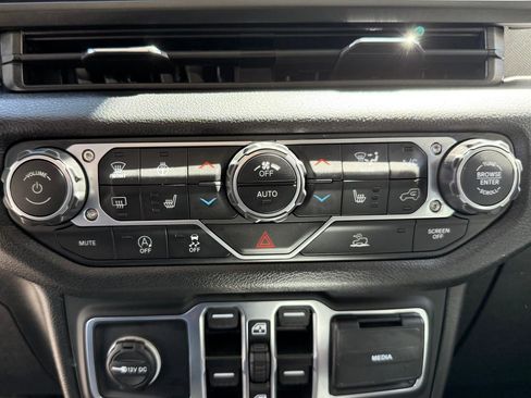 Used 2025 Jeep Wrangler Unlimited Sport AWD/4WD image 24