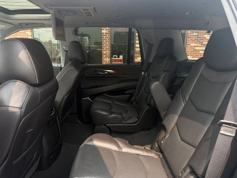 Used 2020 Cadillac Escalade Premium Luxury AWD/4WD image 17