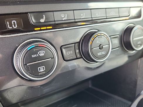 Used 2020 Volkswagen Tiguan SE w/ 3rd Row Seat Package image 21