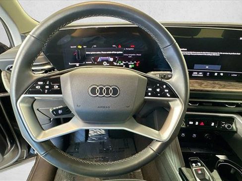 Used 2025 Audi Q5 Premium AWD/4WD image 11