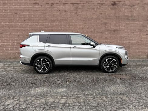 Used 2024 Mitsubishi Outlander SE image 6