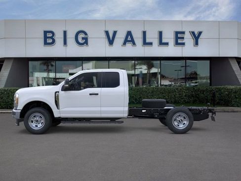 New 2026 Ford F350 XL w/ XL Chrome Package image 3