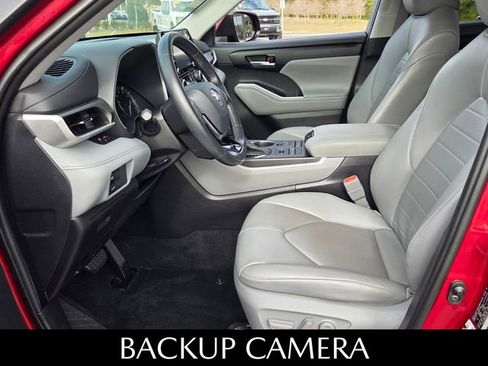 Used 2021 Toyota Highlander XLE image 6