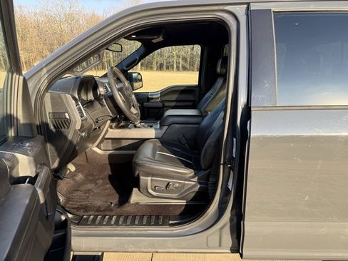 Used 2016 Ford F150 XLT w/ Equipment Group 302A Luxury image 9