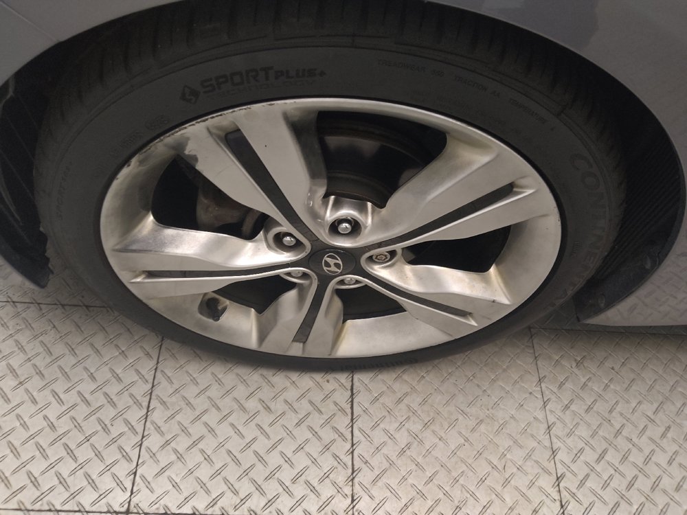 Used 2017 Hyundai Veloster Value Edition FWD image 31