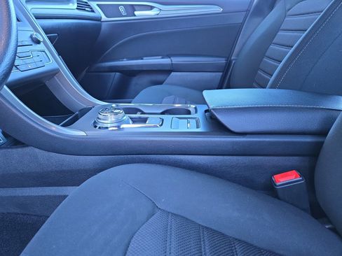Used 2019 Ford Fusion SE image 22