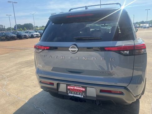 New 2026 Nissan Pathfinder Platinum AWD/4WD image 3