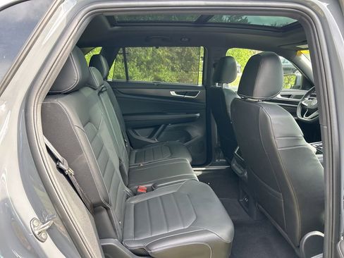 Used 2025 Volkswagen Atlas Cross Sport SEL image 41