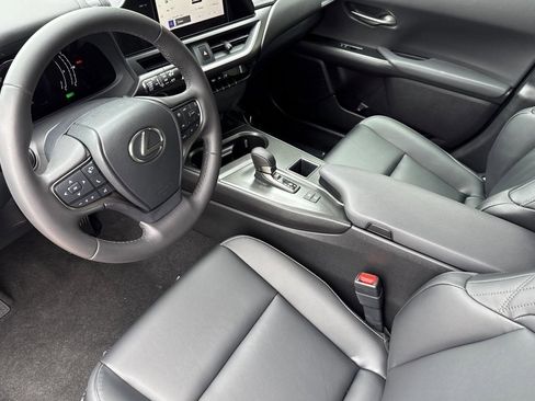 Certified 2025 Lexus UX 300h FWD w/ Accessory Package (Z2) image 4
