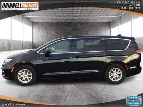 Used 2025 Chrysler Pacifica Select FWD image 8