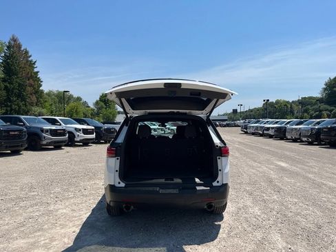 Used 2023 Chevrolet Traverse LT FWD image 11