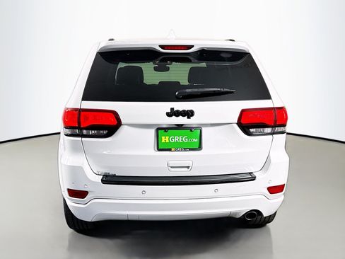 Used 2017 Jeep Grand Cherokee Altitude RWD image 8