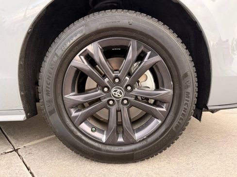 Used 2024 Toyota Sienna XLE Woodland Edition AWD/4WD image 31