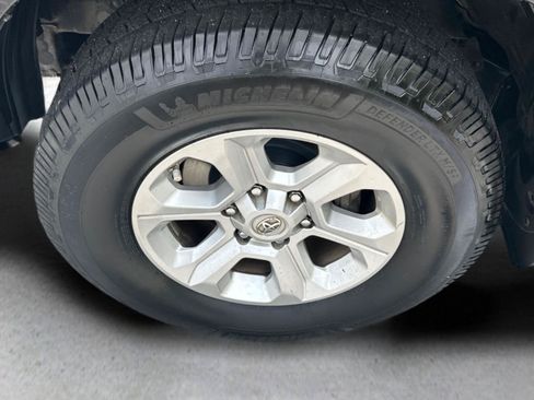 Used 2019 Toyota 4Runner SR5 AWD/4WD image 13