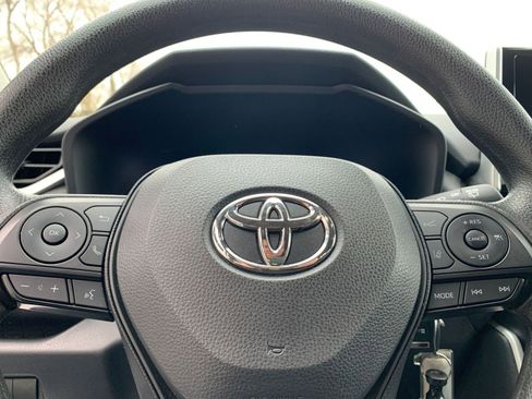 Used 2025 Toyota RAV4 LE image 27